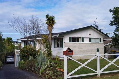 Photo of property in 67 Ravenwood Drive, Forrest Hill, Auckland, 0620