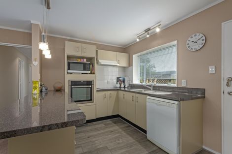 Photo of property in 67 Pacific Drive, Fitzherbert, Palmerston North, 4410