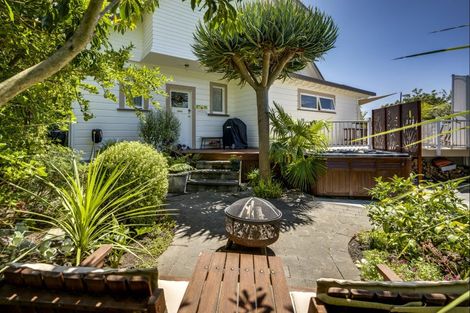Photo of property in 1 Lambton Road, Hospital Hill, Napier, 4110
