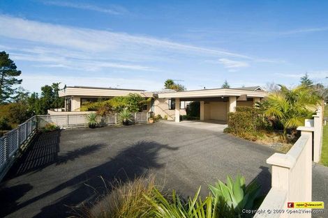 Photo of property in 100 Arran Road, Browns Bay, Auckland, 0630
