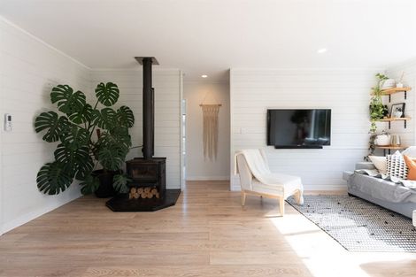 Photo of property in 1/45 Unsworth Drive, Unsworth Heights, Auckland, 0632