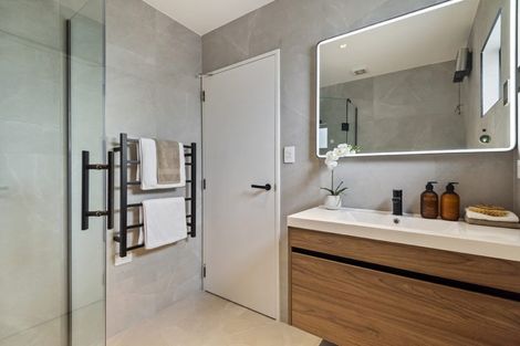 Photo of property in 11a Dianthus Place, Browns Bay, Auckland, 0630