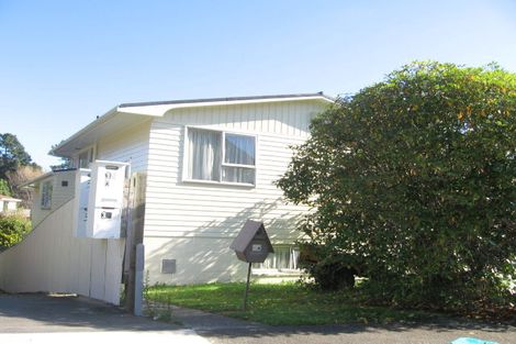 Photo of property in 5 Peckham Grove, Tawa, Wellington, 5028