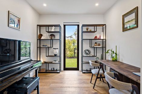 Photo of property in 21 Oscar Road, Greenhithe, Auckland, 0632