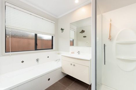 Photo of property in 6 Pat Bishop Place, Papamoa Beach, Papamoa, 3118