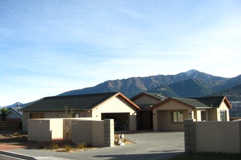 Photo of property in 9 Milward Place, Kelvin Heights, Queenstown, 9300