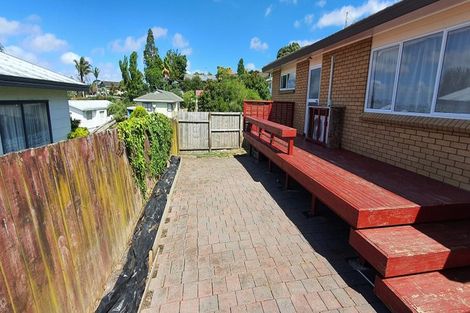 Photo of property in 11 Kearney Place, Massey, Auckland, 0614