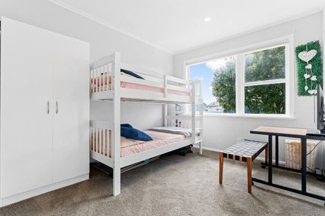 Photo of property in 15 Lendic Avenue, Henderson, Auckland, 0612