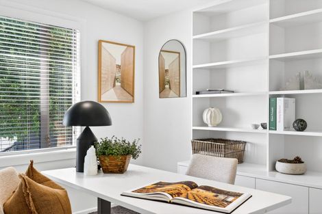 Photo of property in 40 Roslyn Road, Bluff Hill, Napier, 4110