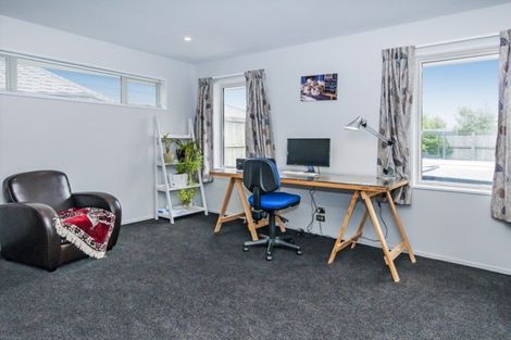 Photo of property in 11 Courtfield Close, Parklands, Christchurch, 8083