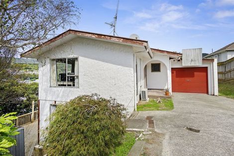 Photo of property in 15a Kereru Bend, Tawa, Wellington, 5028