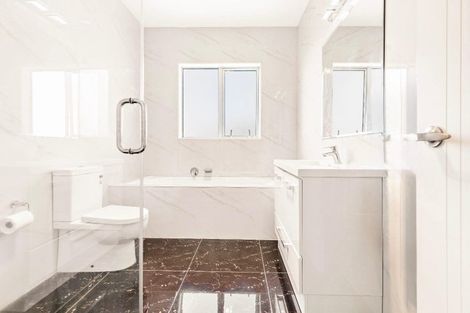 Photo of property in 75 San Valentino Drive, Henderson, Auckland, 0612