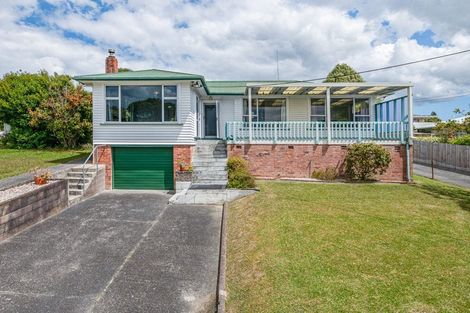 Photo of property in 4 Christina Avenue, Te Atatu South, Auckland, 0602