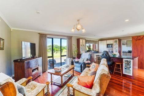 Photo of property in 260 State Highway 16, Kumeu, 0892