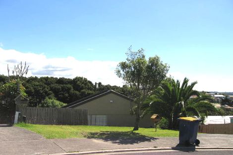 Photo of property in 9 Exeter Place, Unsworth Heights, Auckland, 0632