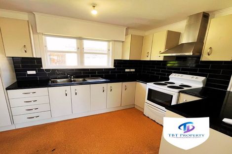 Photo of property in 2/16 Blacklock Avenue, Henderson, Auckland, 0612