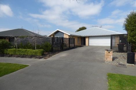 Photo of property in 31 Coolspring Way, Redwood, Christchurch, 8051