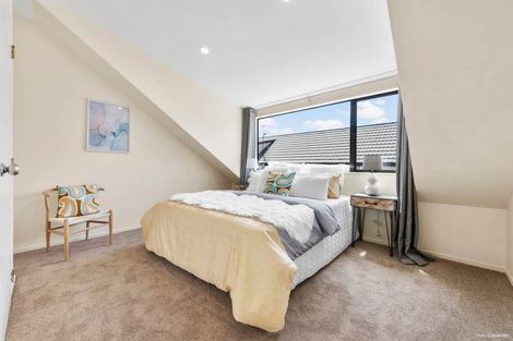 Photo of property in 18/1 Melview Place, New Lynn, Auckland, 0600