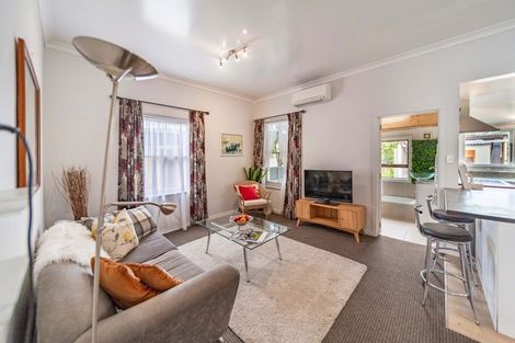 Photo of property in 8 Chaucer Road, Hospital Hill, Napier, 4110