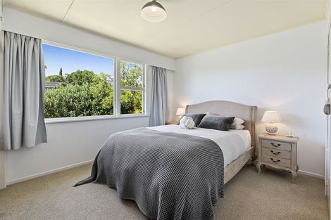 Photo of property in 28 Oak Avenue, Paremata, Porirua, 5024