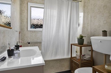 Photo of property in 2/84 Miranda Street, Stratford, 4332