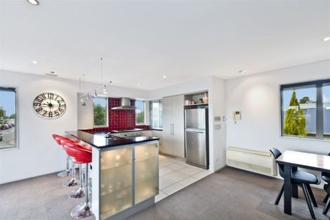 Photo of property in 51 Strowan Road, Strowan, Christchurch, 8052