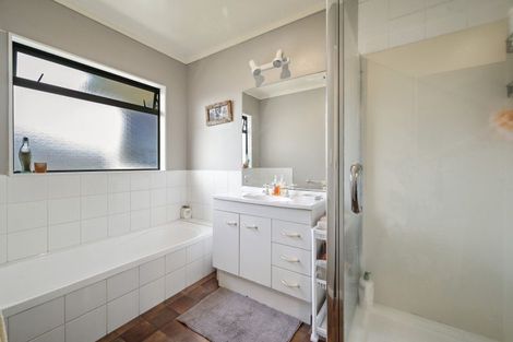 Photo of property in 2/6 The Grove, Nukuhau, Taupo, 3330