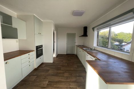 Photo of property in 34 Kingsclere Place, Goodwood Heights, Auckland, 2105