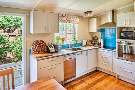 Photo of property in 57 Marine Parade, Eastbourne, Lower Hutt, 5013