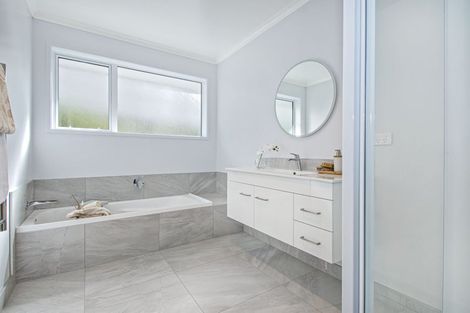 Photo of property in 33 Wairau Drive, Tikipunga, Whangarei, 0112