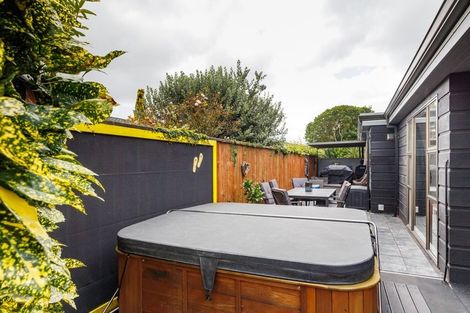 Photo of property in 9 Truscott Grove, Awapuni, Palmerston North, 4412