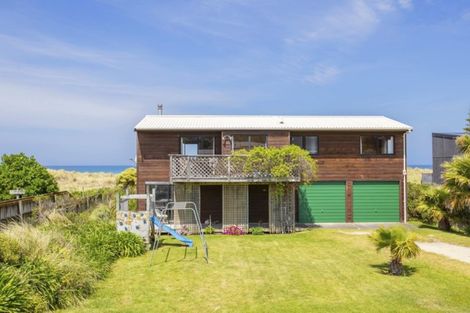 Photo of property in 75 Blue Pacific Parade, Riversdale Beach, Masterton, 5872