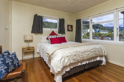 Photo of property in 32 Tipahi Street, Nelson South, Nelson, 7010