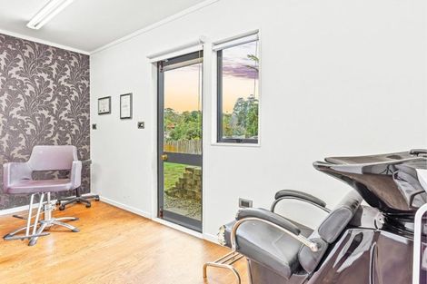 Photo of property in 21 Breenagh Place, Massey, Auckland, 0614