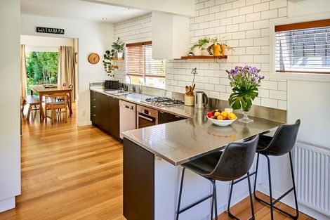 Photo of property in 25 Marine Parade, Eastbourne, Lower Hutt, 5013