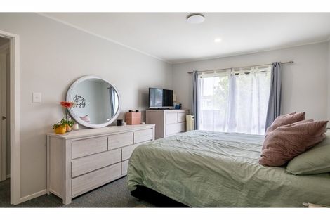 Photo of property in 1/16 Edwin Freeman Place, Ranui, Auckland, 0612