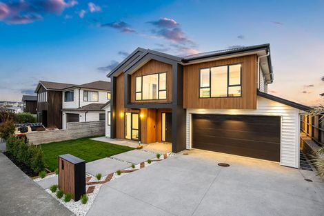 Photo of property in 15 Kumukumu Road, Long Bay, Auckland, 0630