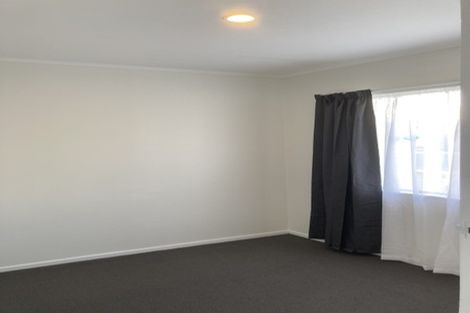 Photo of property in 2/105 Apu Crescent, Lyall Bay, Wellington, 6022
