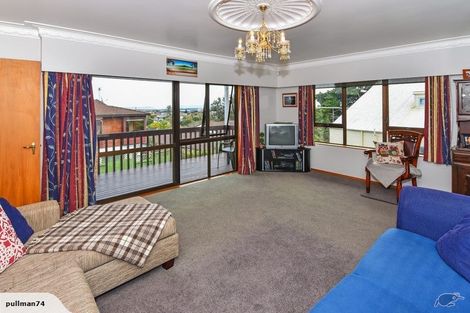 Photo of property in 1 Kingsclere Place, Goodwood Heights, Auckland, 2105