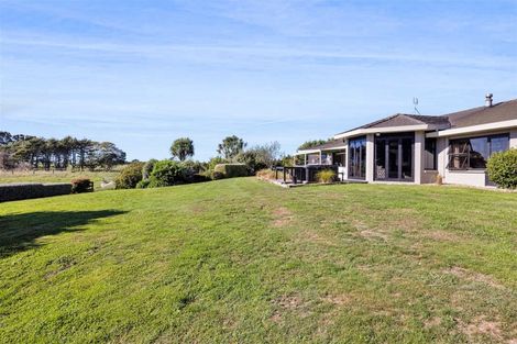 Photo of property in 1343 Devon Road, Brixton, Waitara, 4382