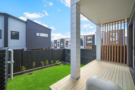 Photo of property in 2 Don Oliver Lane, Glen Eden, 0602