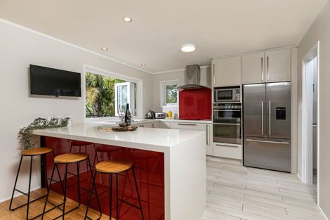 Photo of property in 33 Montclair Rise, Browns Bay, Auckland, 0630