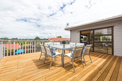 Photo of property in 25 Orinda Close, Botany Downs, Auckland, 2010