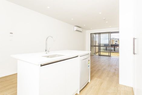 Photo of property in 8 Dorothy Thorpe Way, New Lynn, 0600