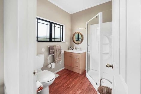 Photo of property in 20 Paraekaretu Street, Hunterville, 4730