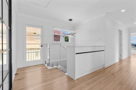 Photo of property in 514a Blockhouse Bay Road, Blockhouse Bay, Auckland, 0600