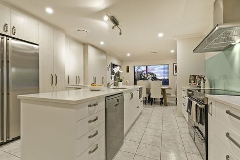 Photo of property in 36 Sapperton Drive, Henderson, Auckland, 0612