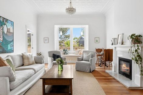 Photo of property in 16 Hamilton Road, Cambridge, 3434