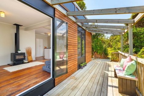 Photo of property in 49 Airlie Road, Plimmerton, Porirua, 5026