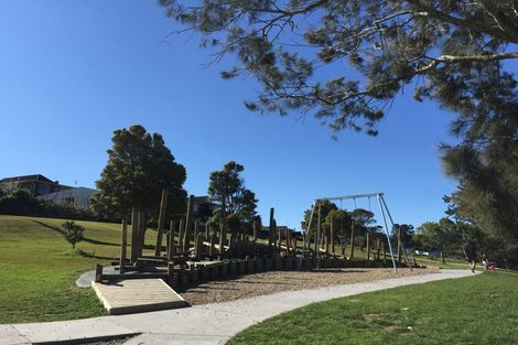 Photo of property in 11 Walnut Lane, Browns Bay, Auckland, 0630